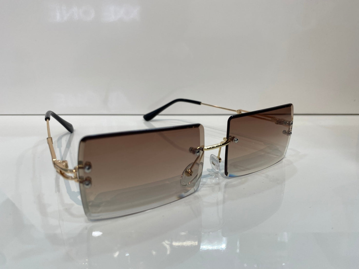 "Chic" Shades - Luxxe One